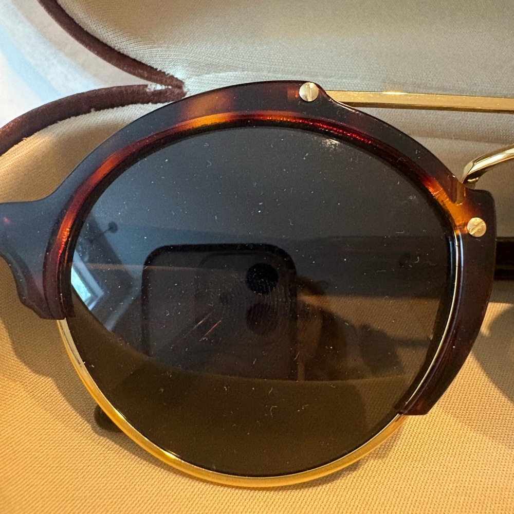 Illesteva Milan 2 Tortoiseshell Round Sunglasses. - Picture 3 of 11